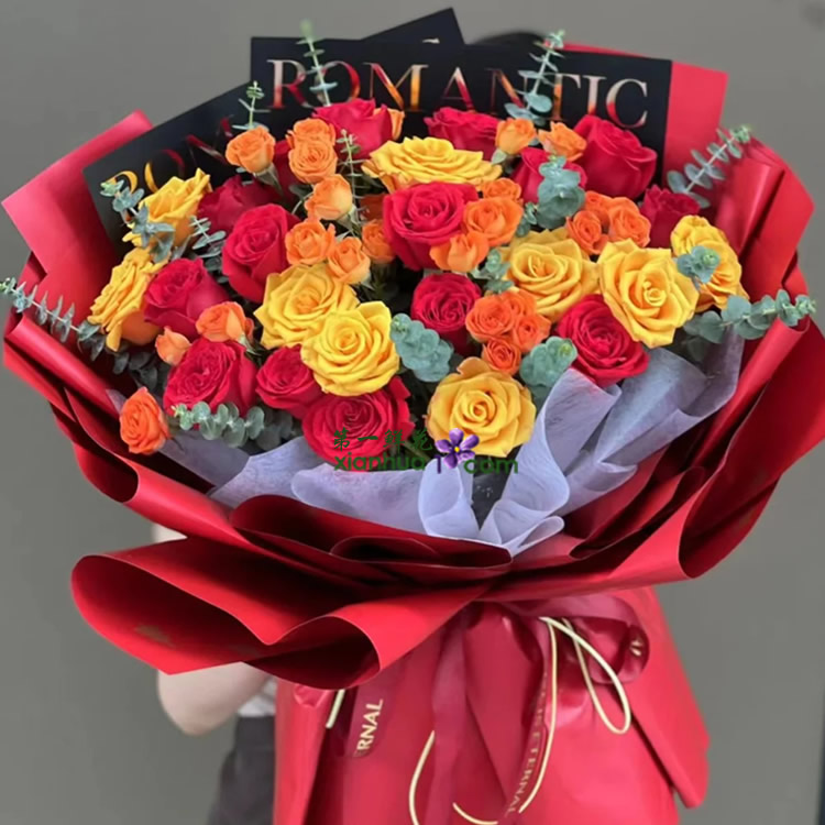 15枝红玫瑰,9枝黄玫瑰,橙色多头玫,尤加利叶搭配