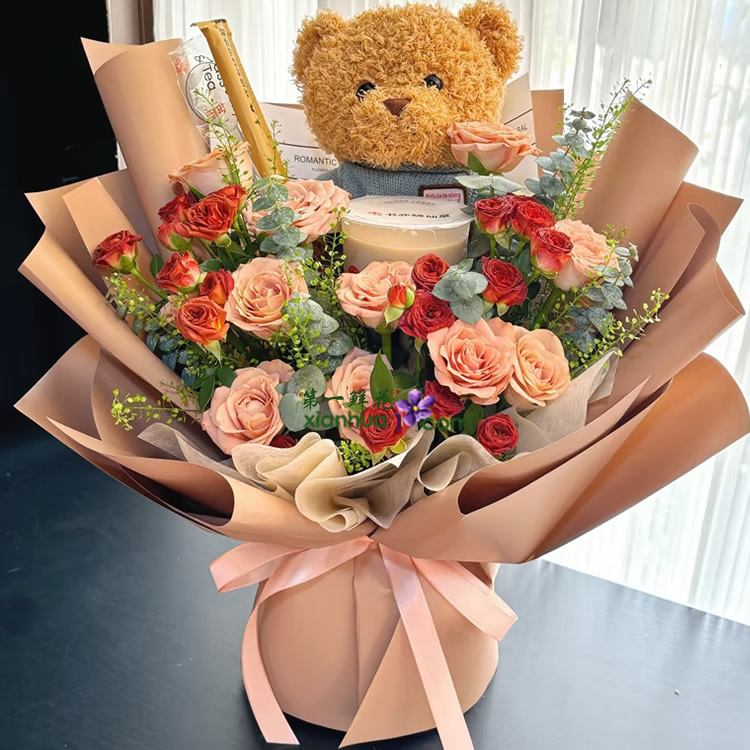 11枝卡布奇诺玫瑰,1杯奶茶,1只巧克力熊,巧克力多头玫、风铃草、尤加利叶搭配